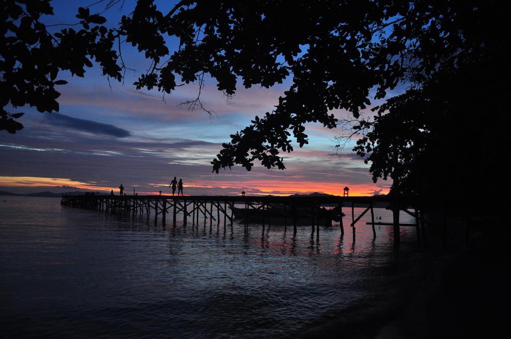 Raja Ampat Dive Resort Tapokreng Exterior photo