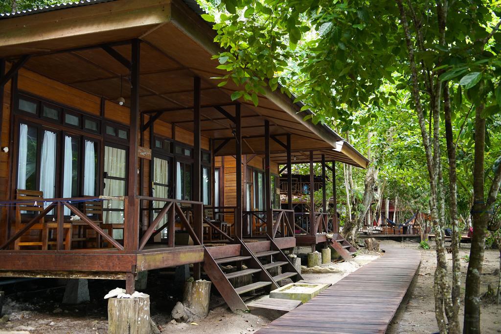 Raja Ampat Dive Resort Tapokreng Exterior photo