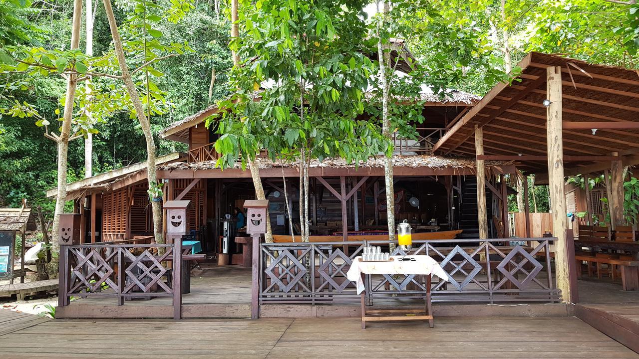 Raja Ampat Dive Resort Tapokreng Exterior photo